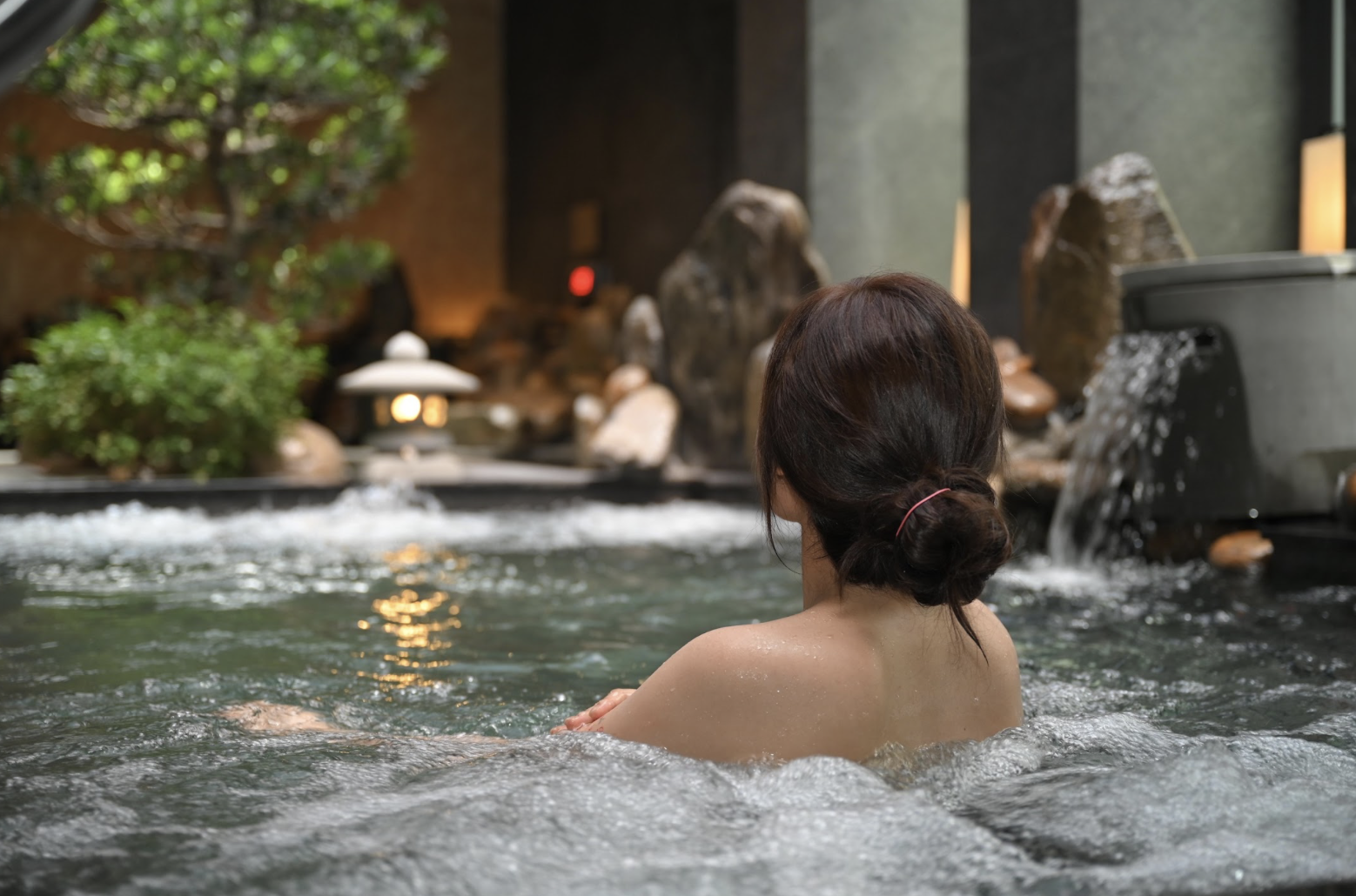 Trải nghiệm tắm khoáng nóng Onsen giúp chăm sóc sức khỏe và phục hồi năng lượng tại Cham Riverside Đà Nẵng